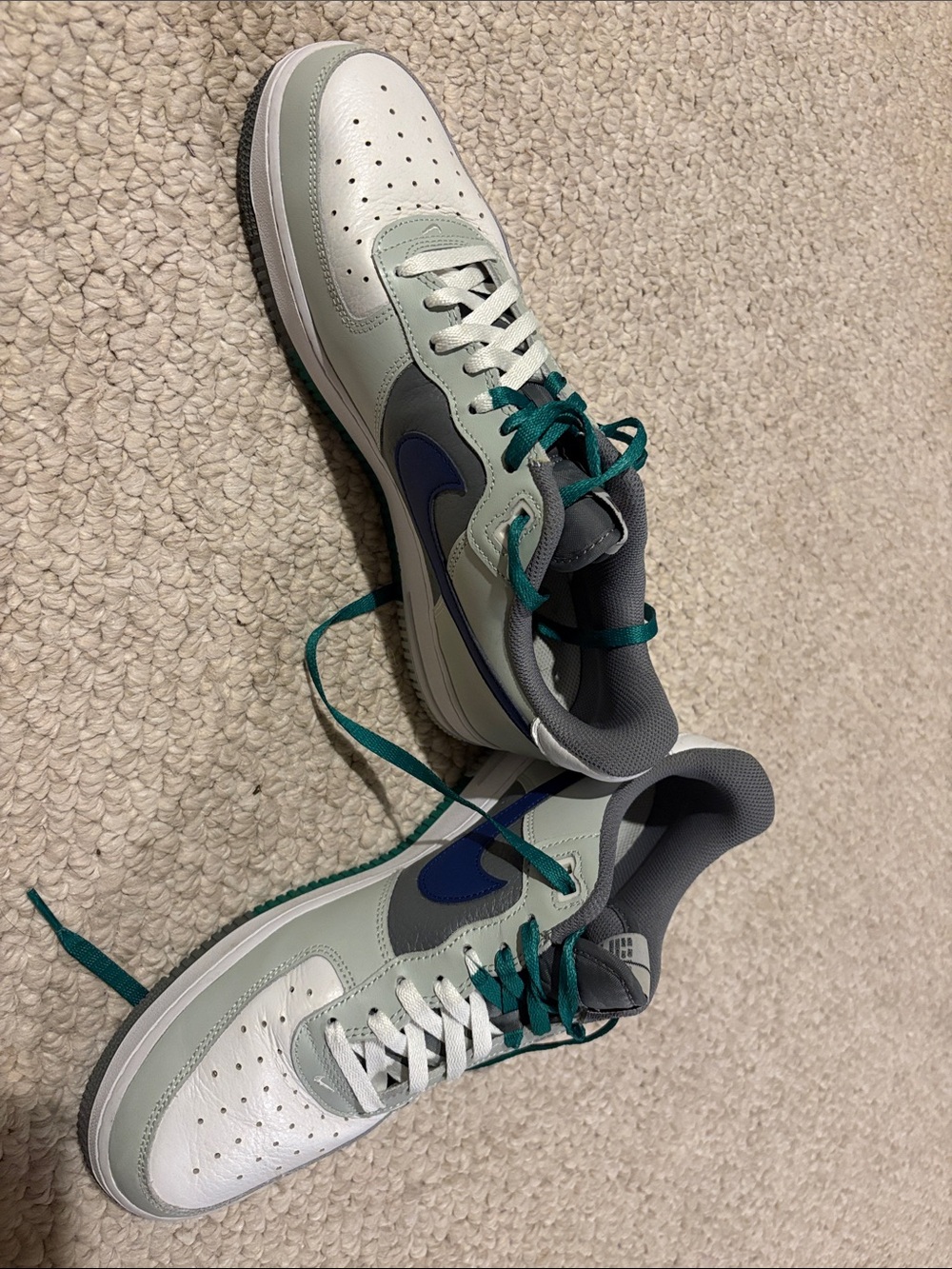 Nike Air Force 1 Low ’07 “Be The One” in the Sail/Green Frost US/11 worn once!!